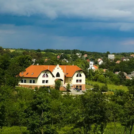 Bekesseg Szigete, Klasszik * Sur